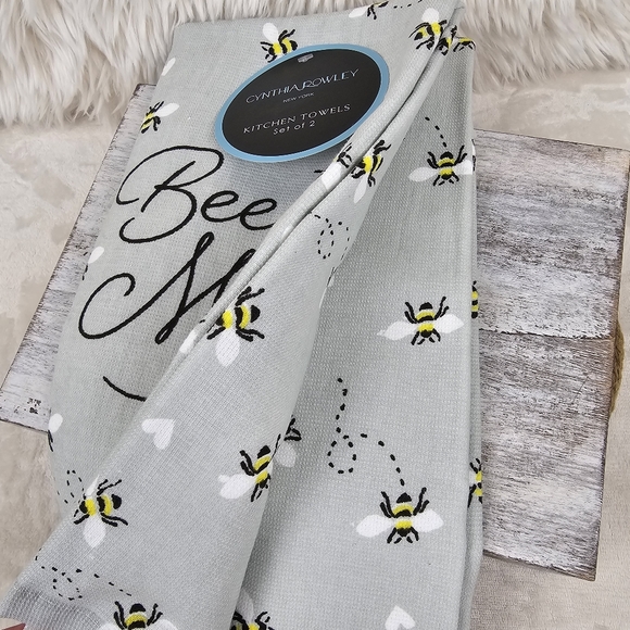 Set of 2 Bee Mine Kitchen Towels - Picture 2 of 8